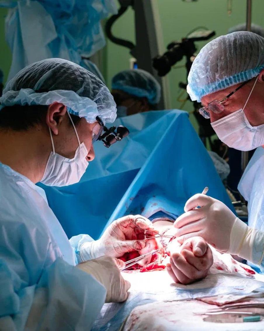 Каждому пришить руки не получится, рассказал Metro хирург-трансплантолог Склифа