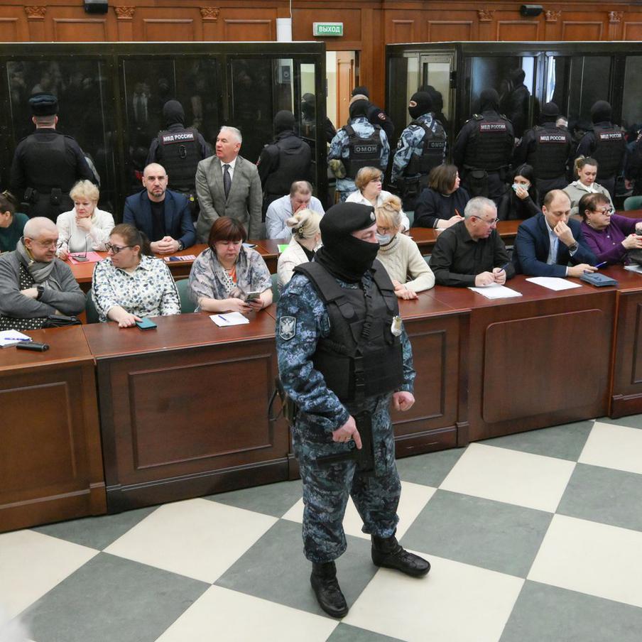 Главарь напавших на "Крокус Сити Холл" террористов получил пожизненный срок. Шамсидин Фаридуни, признанный организатором атаки на концертный зал под Красногорском, приговорён к пожизненному сроку с отбыванием части наказания в колонии особого режима и штрафом почти миллион рублей