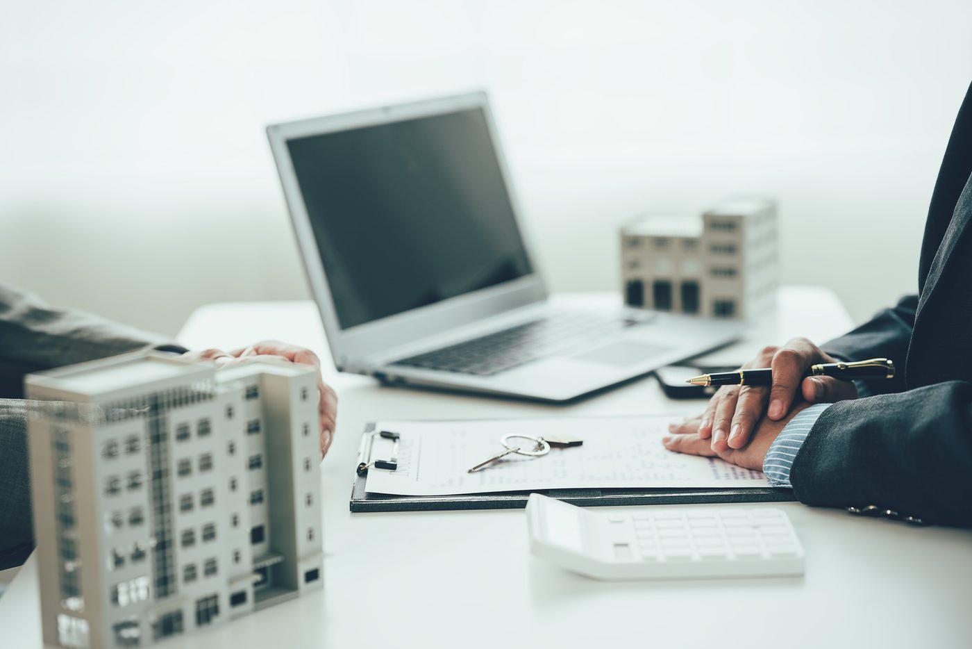 Как продать квартиру с максимальной выгодой: налог, нюансы, риски