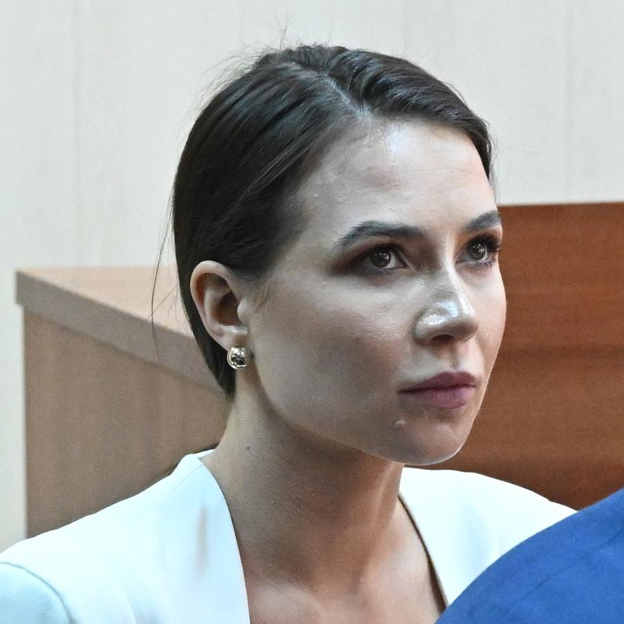 Шок: у Лерчек диагностировали рак желудка четвёртой стадии с метастазами. После недавних родов Валерия Чекалина оказалась в онкологической реанимации. По словам её партнёра, у блогера выявлено серьёзное заболевание с распространением опухоли на несколько органов