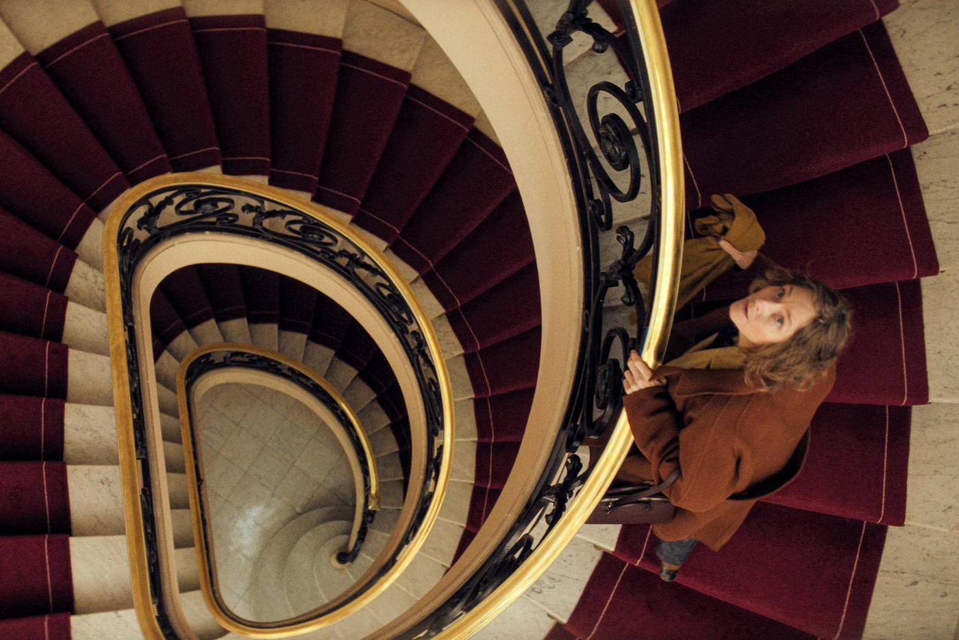 Джоди Фостер говорит по-французски и пытается раскрыть парижские тайны