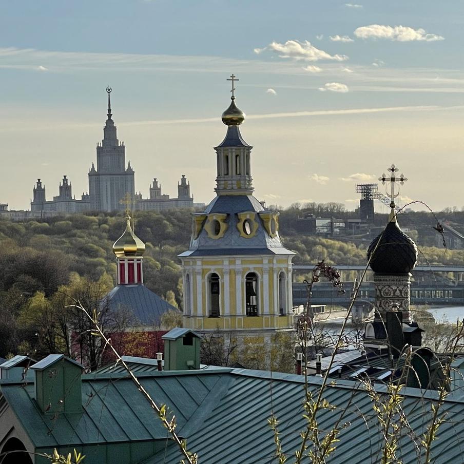 В Москве зафиксировали новый температурный рекорд марта. Столичная погода вновь удивила синоптиков. Уже днём воздух прогрелся до значений, которые превысили прошлогодний максимум для этой даты