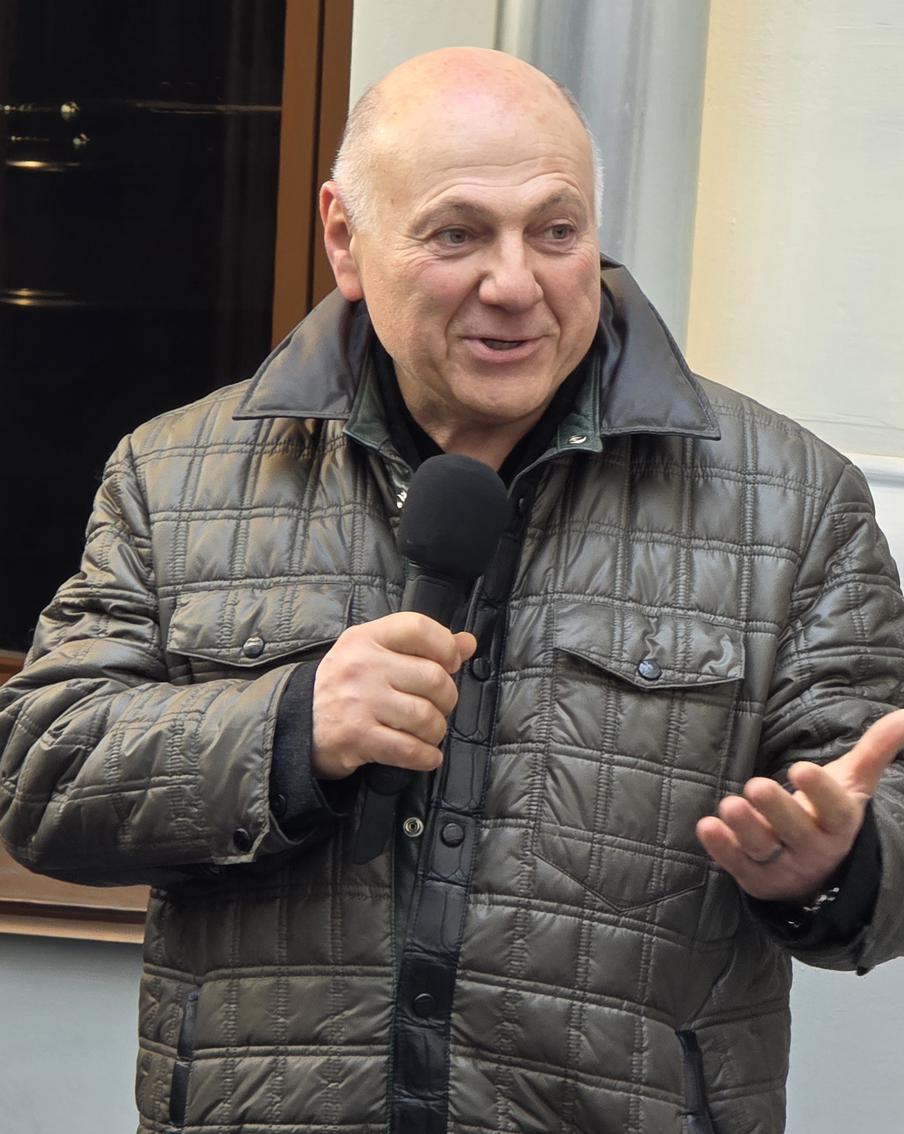 Cергей Газаров на открытии доски Олегу Табакову.