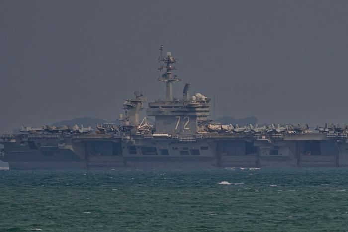 Зольфагари: авианосец "Авраам Линкольн" выведен из строя и возвращается в США