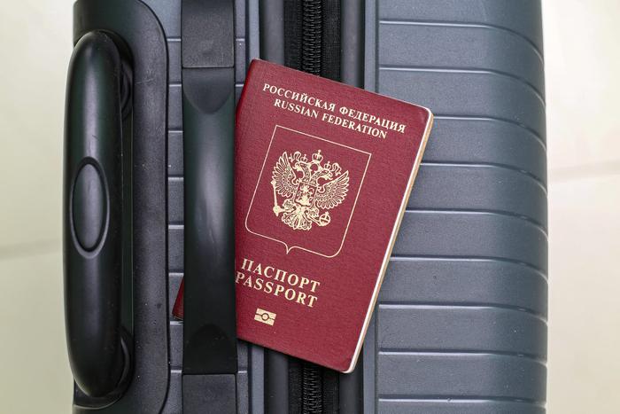 Задерживают ли россиянам выдачу загранпаспортов