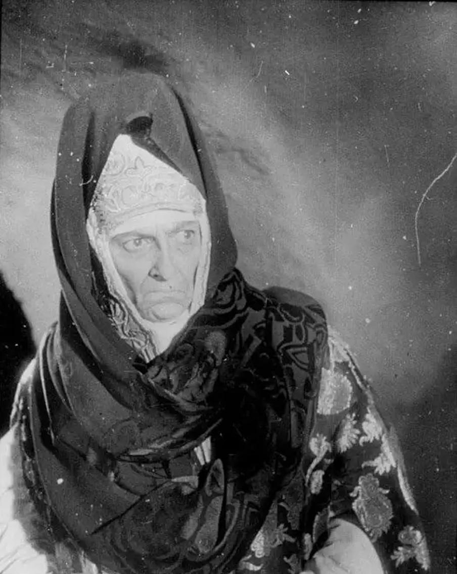 Фотопробы Фаины Раневской на роль Ефросиньи Старицкой в фильме Сергея Эйзенштейна "Иван Грозный".