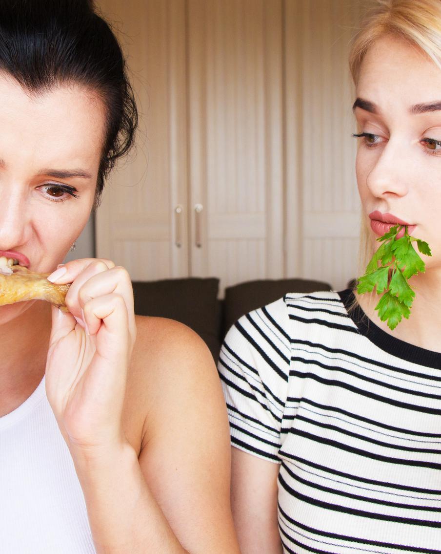 Вегетарианцам стоит опасаться за кишечник, а мясоедам – за почки и поджелудочную