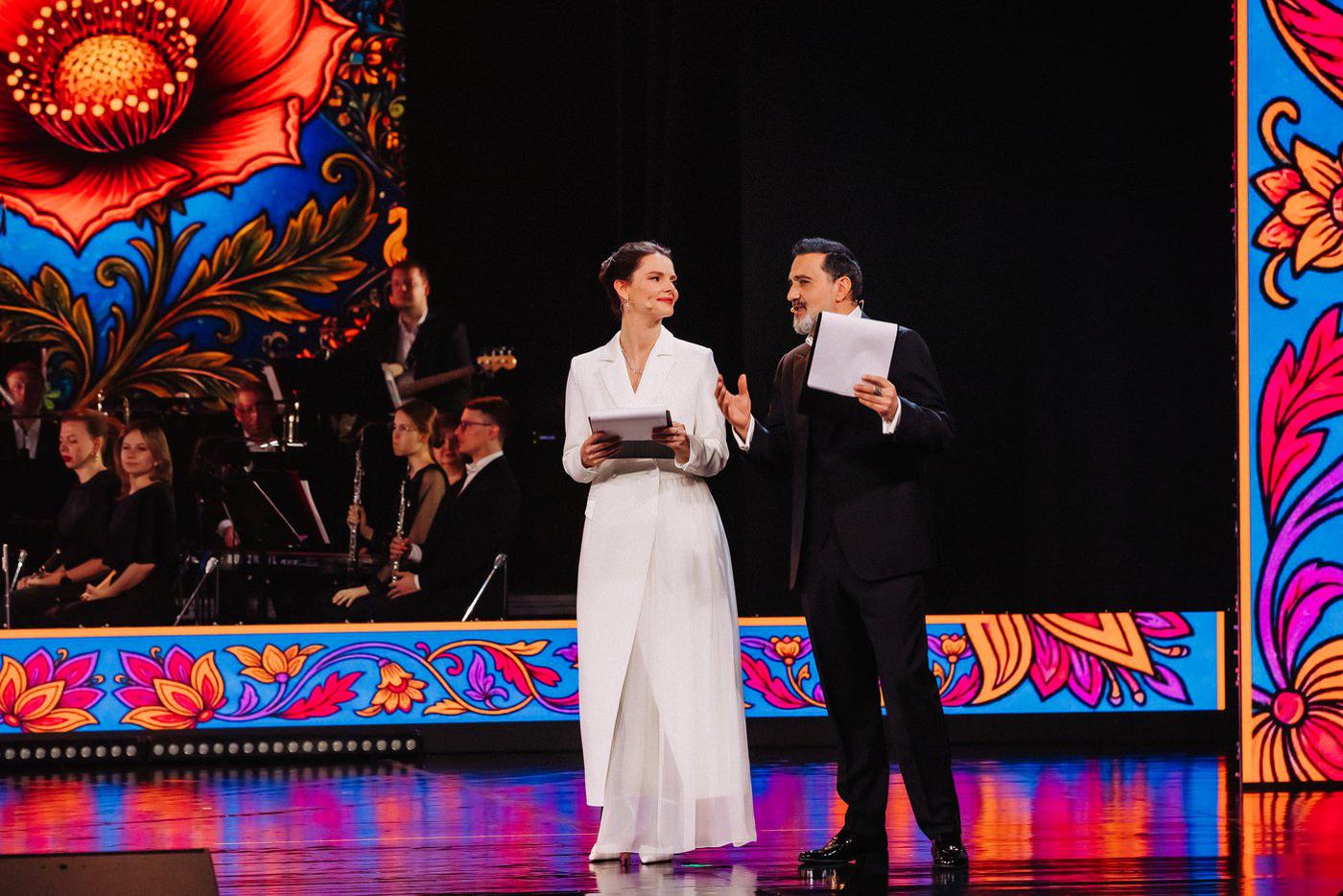 Ведущие церемонии Елизавета Боярская и Эльчин Азизов