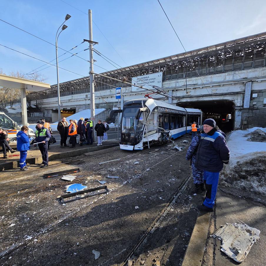 ТАСС: столкновение трамваев в Москве стало крупнейшим за последние 10 лет. Сегодня утром на северо-западе Москвы произошло столкновение трамваев, которое стало самым серьёзным происшествием в столичном трамвайном хозяйстве за последние десять лет, не связанным с действиями других участников дорожного движения. Об этом сообщает агентство ТАСС