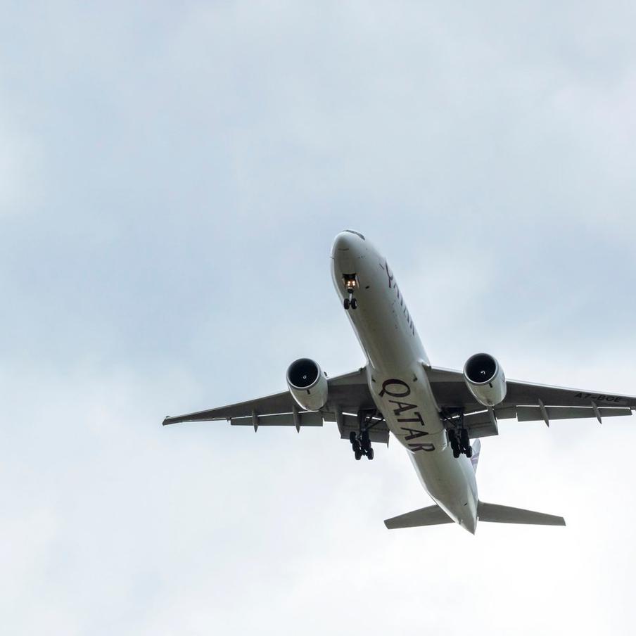 Qatar Airways возобновит рейсы в Москву. Посольство Российской Федерации в Катаре сообщает о том, что с 18 марта авиакомпания Qatar Airways возобновляет выполнение регулярных ежедневных рейсов по маршруту Доха – Москва – Доха. Это решение было принято после тщательного анализа текущей ситуации в регионе