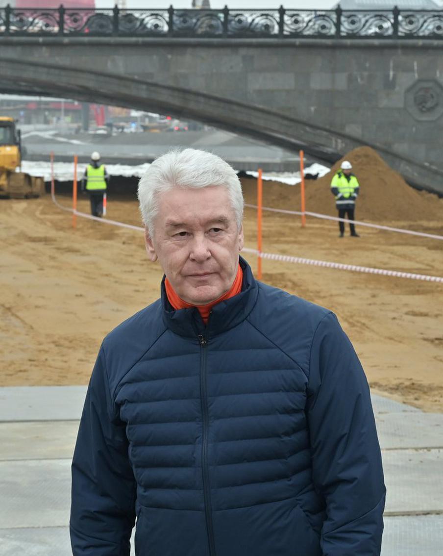 Собянин: Силы ПВО на 2 рубежах отразили атаку более 250 БПЛА, летевших к Москве. За последние два дня близ Москвы было уничтожено около 250 беспилотных летательных аппаратов, сообщил мэр столицы Сергей Собянин. Он выразил благодарность силам противовоздушной обороны Министерства обороны за их профессионализм и самоотверженность