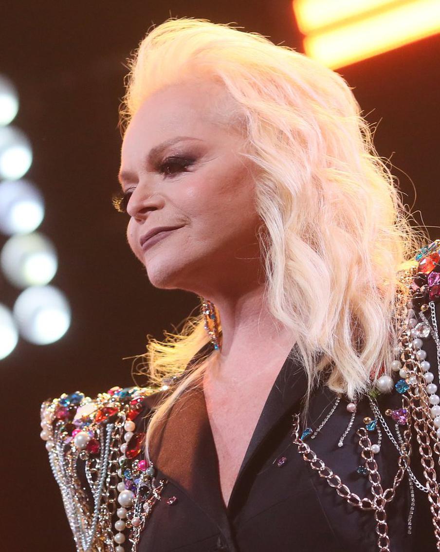 Суд рассмотрит иск Долиной о взыскании 176 миллионов с мошенников. В Балашихинском городском суде Московской области состоится судебное заседание, на котором будет рассмотрен иск певицы Ларисы Долиной. В своём заявлении она требует взыскать более 176 миллионов рублей в качестве компенсации за имущественный ущерб, причинённый ей в результате преступных действий