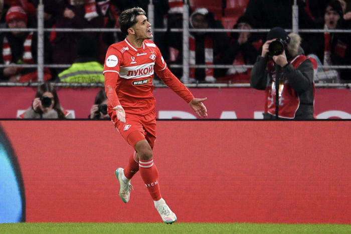 Московские клубы мчат к зубастым оппонентам