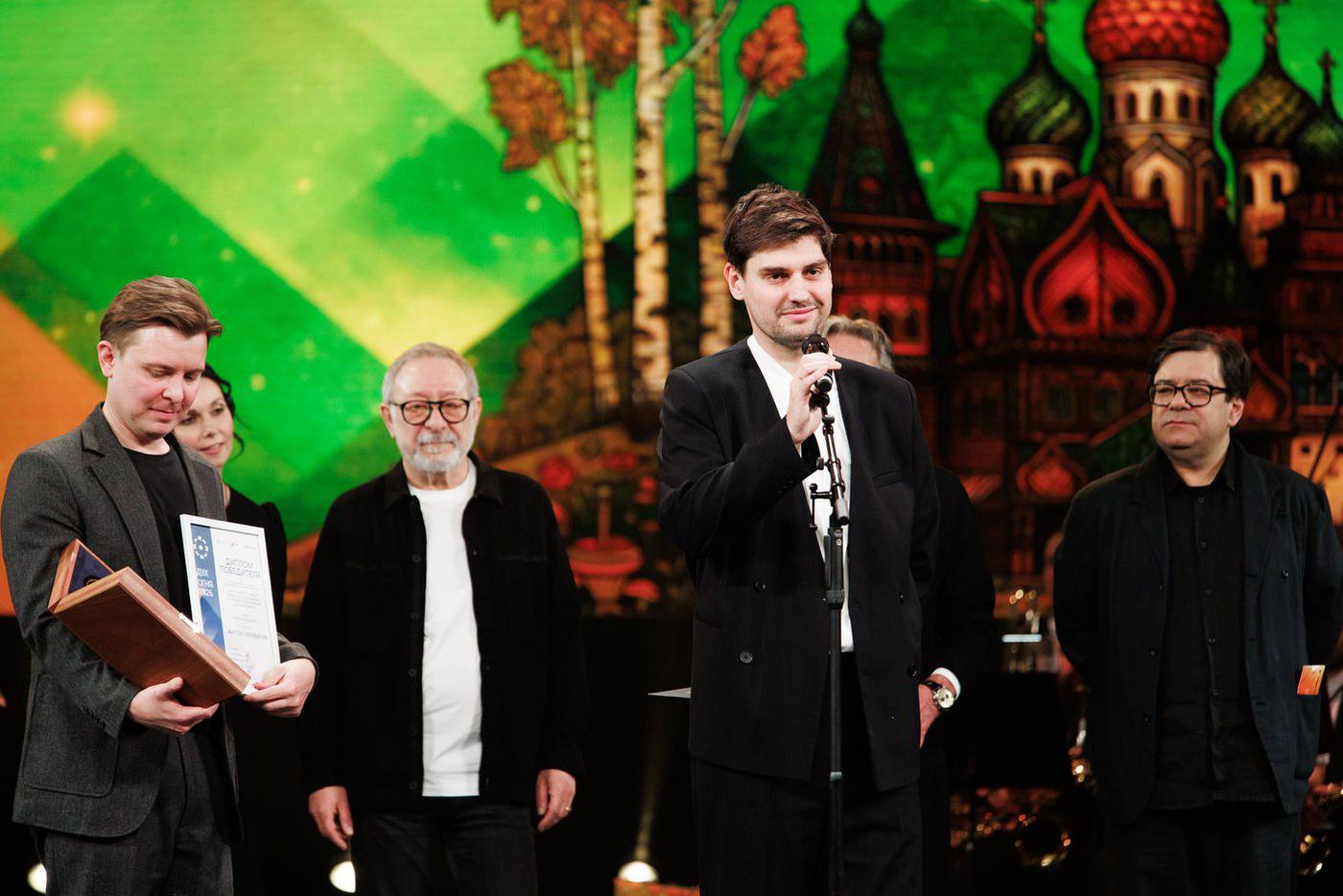 Режиссёр фильма "Космос засыпает" Антон Мамыкин, член жюри Евгений Маргулис, продюсер фильма Иван Яковенко и председатель жюри конкурса "Российские дебюты" Андрей Прошкин.