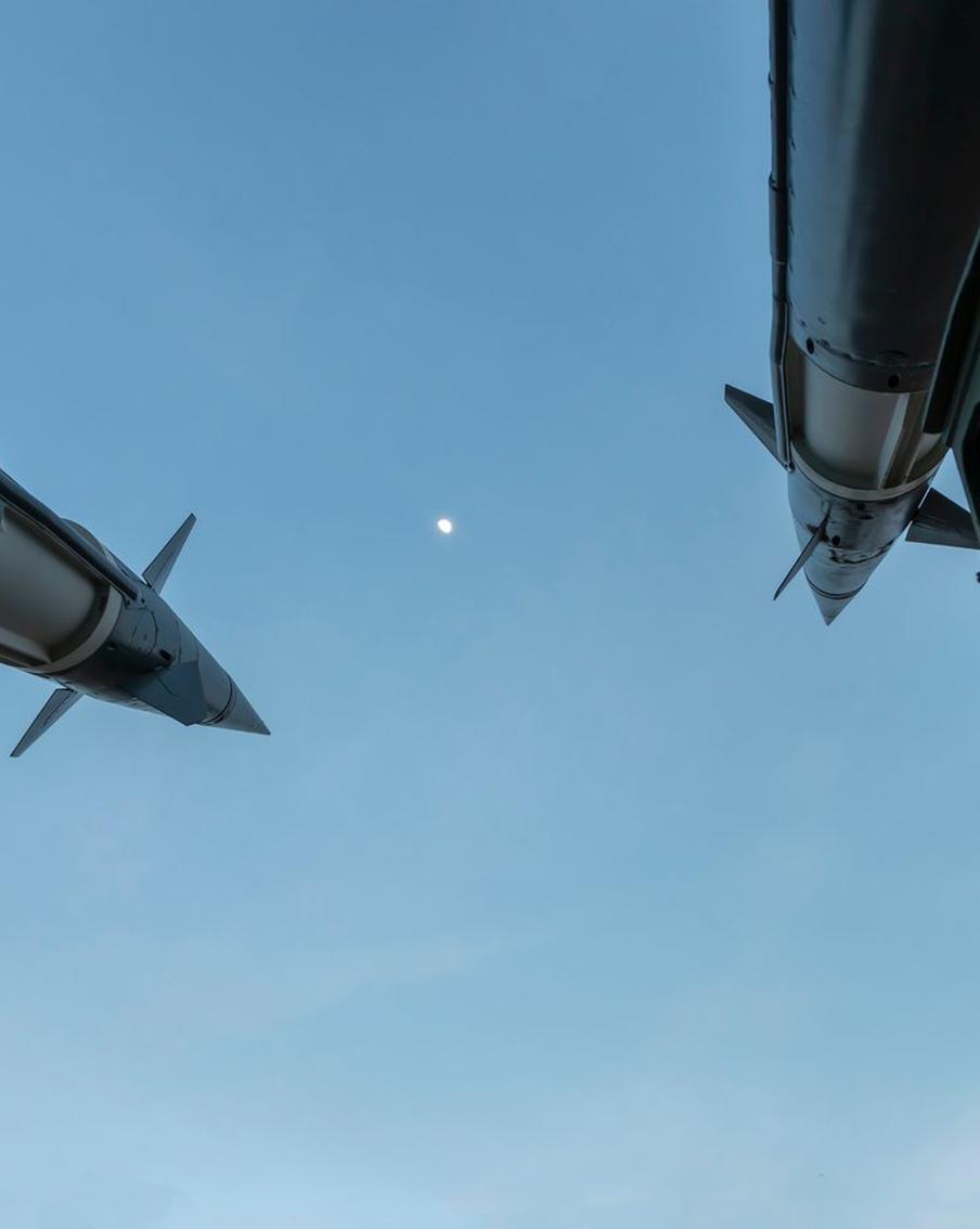 За ночь система ПВО поразила уже 39 БПЛА на подлёте к Москве — Собянин. За ночь силы ПВО сбили 38 украинских беспилотников, летевших в направлении Москвы. Об этом сообщил мэр столицы Сергей Собянин