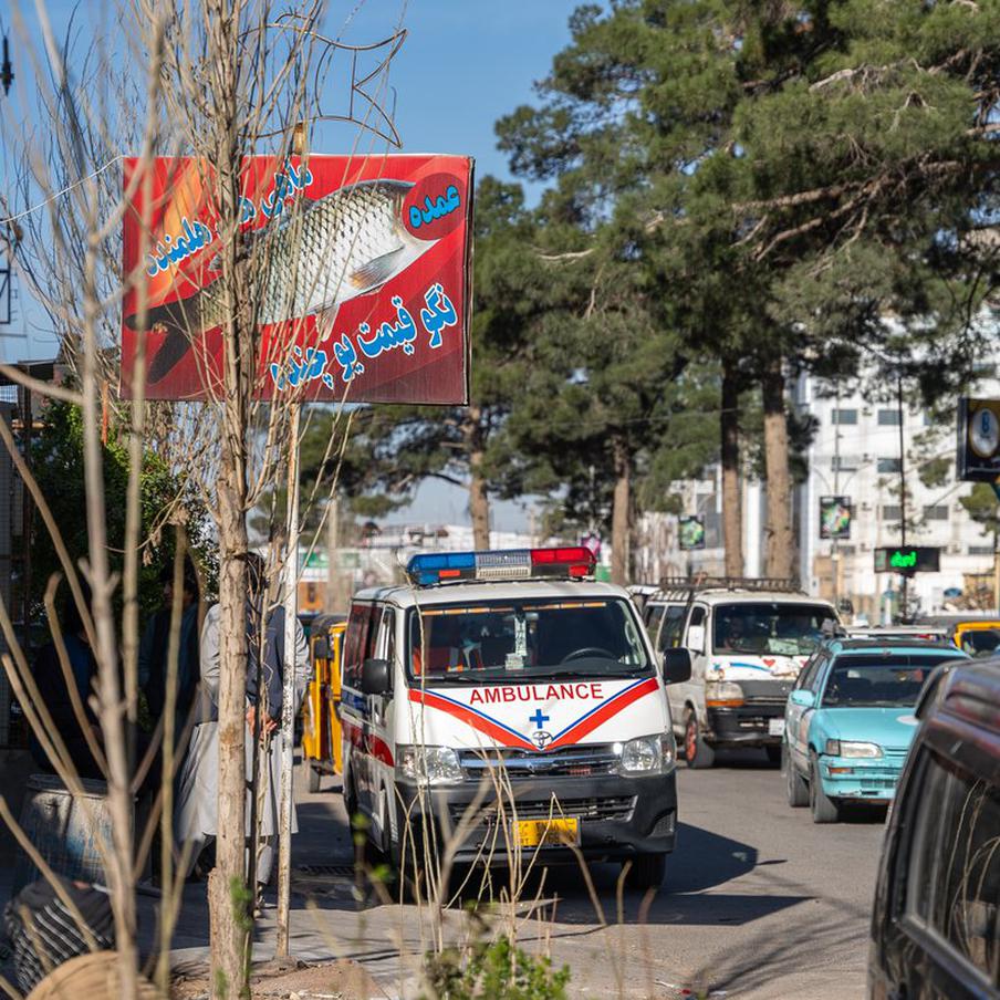 Число погибших при ударе Пакистана по Афганистану превысило 400 человек. Согласно информации, предоставленной афганским Министерством внутренних дел, число погибших в результате авиаудара, нанесённого Пакистаном по столице Афганистана Кабулу, достигло 408 человек. Также было зафиксировано 265 пострадавших