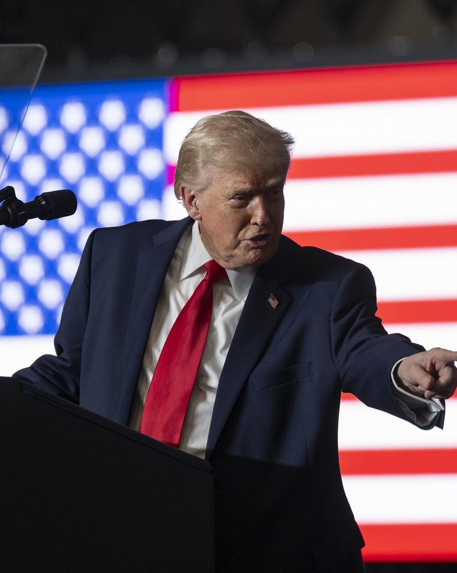 Трамп заявил, что для него будет честью "захватить Кубу" – как он это сделает