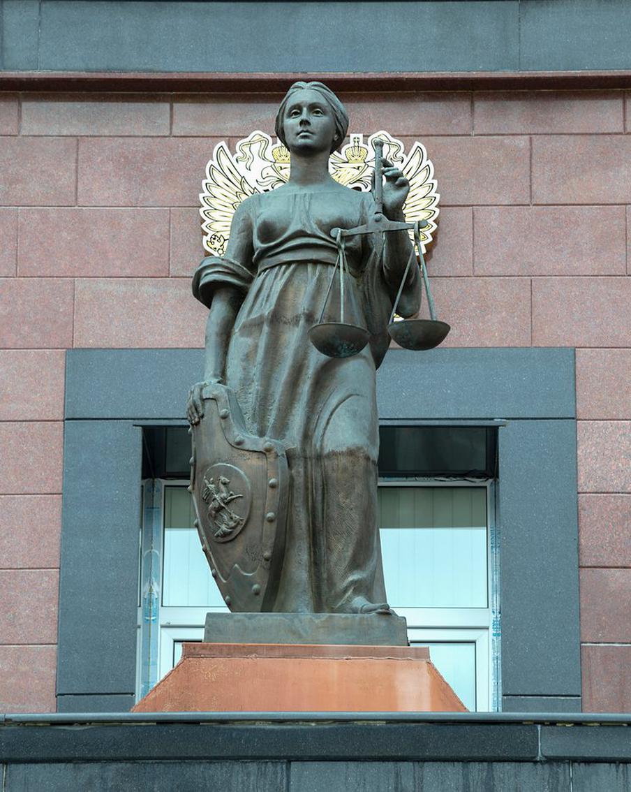 Экс-главу отдела зенитного вооружения Минобороны РФ Лайко приговорили к 11 годам. Московский гарнизонный военный суд вынес обвинительный приговор бывшему начальнику отдела зенитного вооружения ФГБУ "3 ЦНИИ" Министерства обороны Российской Федерации, подполковнику Евгению Лайко. Он был признан виновным в совершении преступлений, связанных с мошенничеством и получением взятки