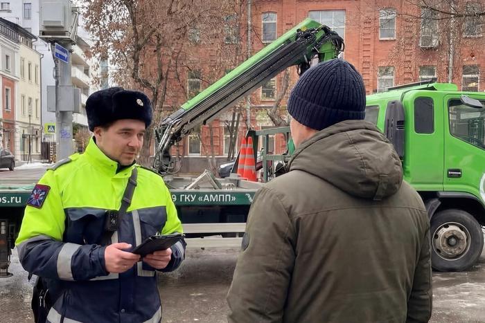 Максим Ликсутов: Более 1,6 тысяч автомобилей вернули водителям без эвакуации с места нарушения