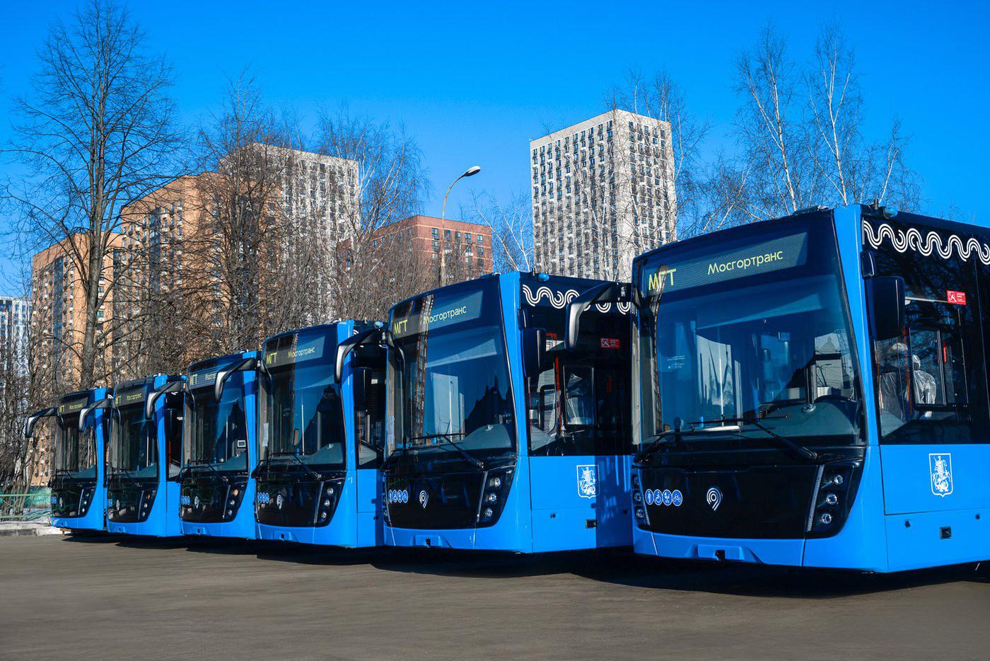 В Москву начали приходить современные автобусы НефАЗ-5299 в пригородной модификации