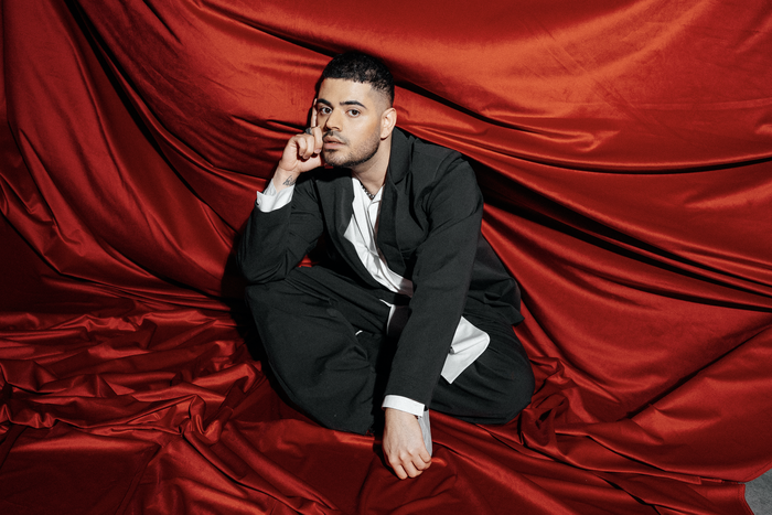 "Когда мы читаем фэнтези, то возвращаем в свою жизнь магию": Роман Каграманов – о дебютной книге и блогерстве в наши дни