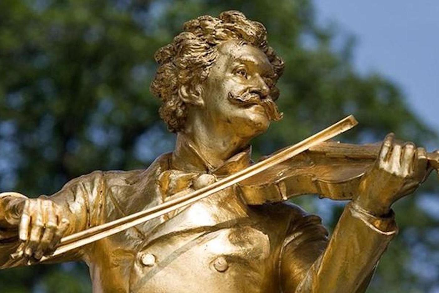 Афиша на 18 марта: слушаем Штрауса, играем в го и создаём куклу-оберег