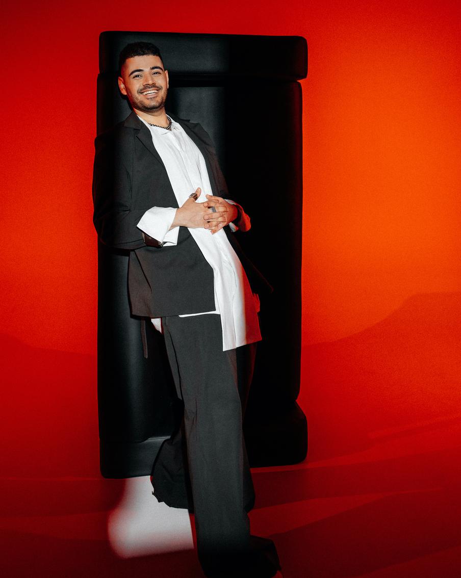 В детстве Рома читать не любил из-за того, что чтение навязывала школа. Но сейчас он читает, что хочет, и не представляет свою жизнь без книг.