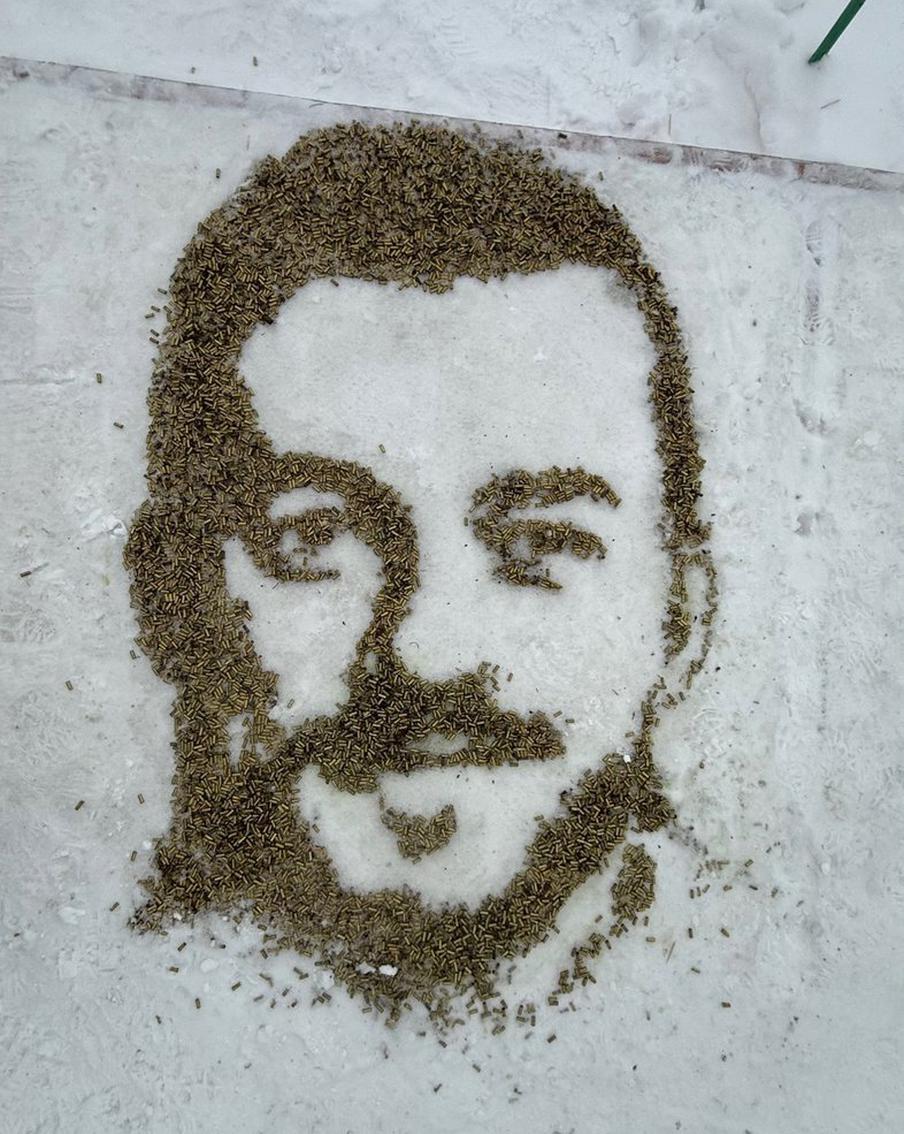 Портрет Антона Бабикова из гильз.