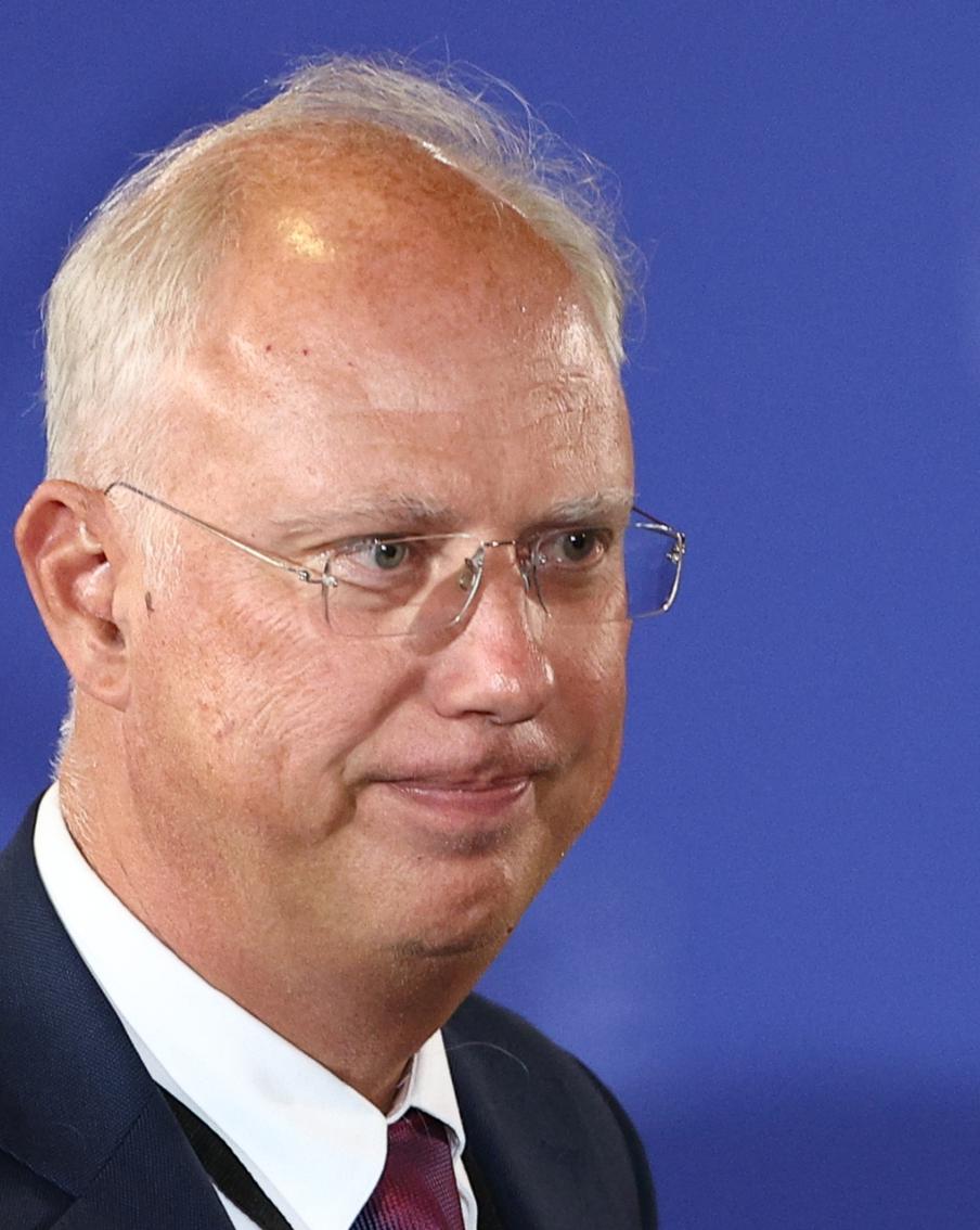 Дмитриев предложил США ввести санкции против ЕС и Британии. Глава РФПИ Кирилл Дмитриев выступил с резким заявлением на фоне кризиса вокруг Ормузского пролива, предложив Вашингтону пересмотреть санкционную политику и ввести ограничения против стран ЕС и Великобритании, одновременно сняв их с России