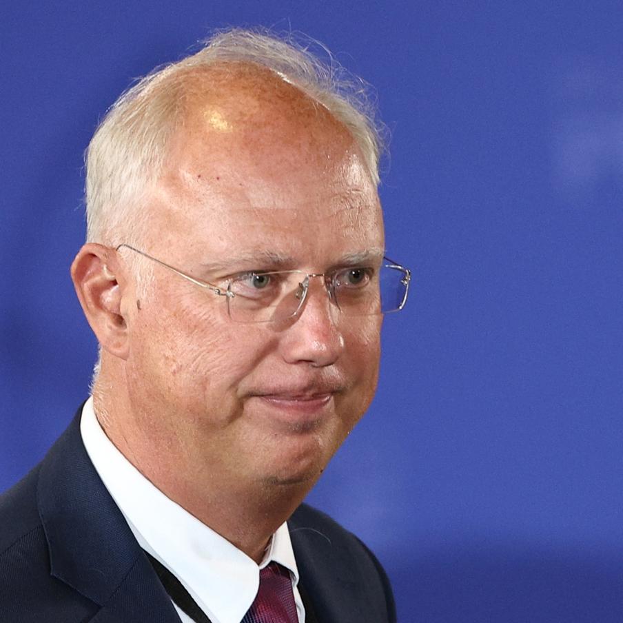 Дмитриев предложил США ввести санкции против ЕС и Британии. Глава РФПИ Кирилл Дмитриев выступил с резким заявлением на фоне кризиса вокруг Ормузского пролива, предложив Вашингтону пересмотреть санкционную политику и ввести ограничения против стран ЕС и Великобритании, одновременно сняв их с России