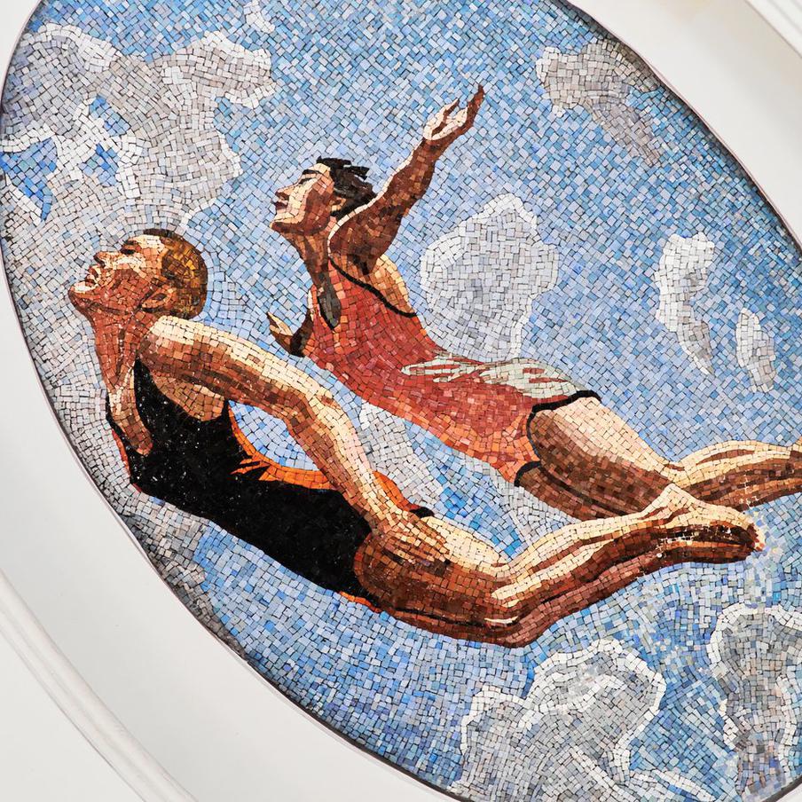 Музей транспорта Москвы запускает новый экскурсионный маршрут "Метро спортивное". Он посвящён теме физической культуры и спорта в архитектуре и художественном оформлении столичного метро. Посетители узнают, кто изображён на барельефах на станции "Динамо", где в метрополитене искать парашютистов и почему шахматная доска оказалась под ногами пассажиров "Театральной"