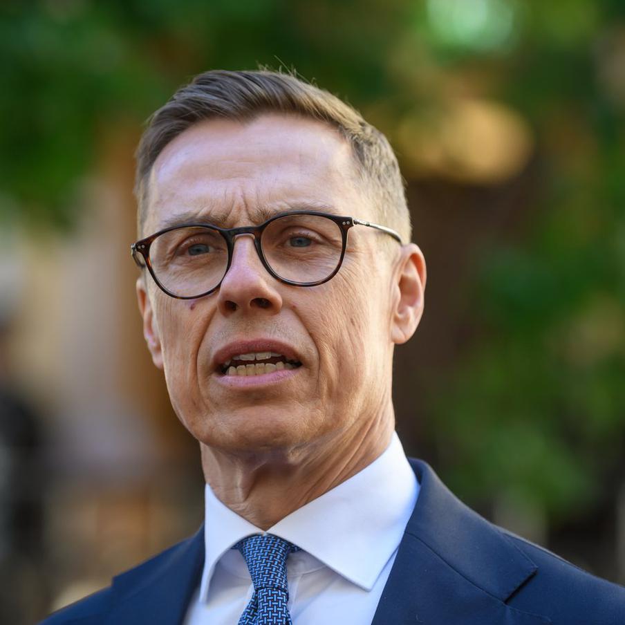 Стубб допустил фактическое признание уступок Киева в пользу Москвы. Финский лидер Александр Стубб заявил, что Евросоюз формально не признаёт изменения границ, однако на практике может столкнуться с иной реальностью. Он также призвал к большей гибкости и диалогу с Россией