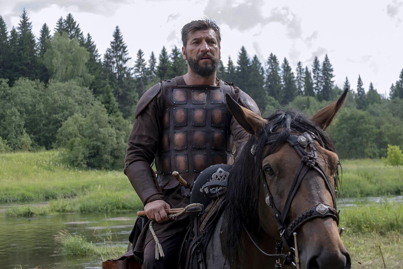 Александр Устюгов в роли ключника Амбала.