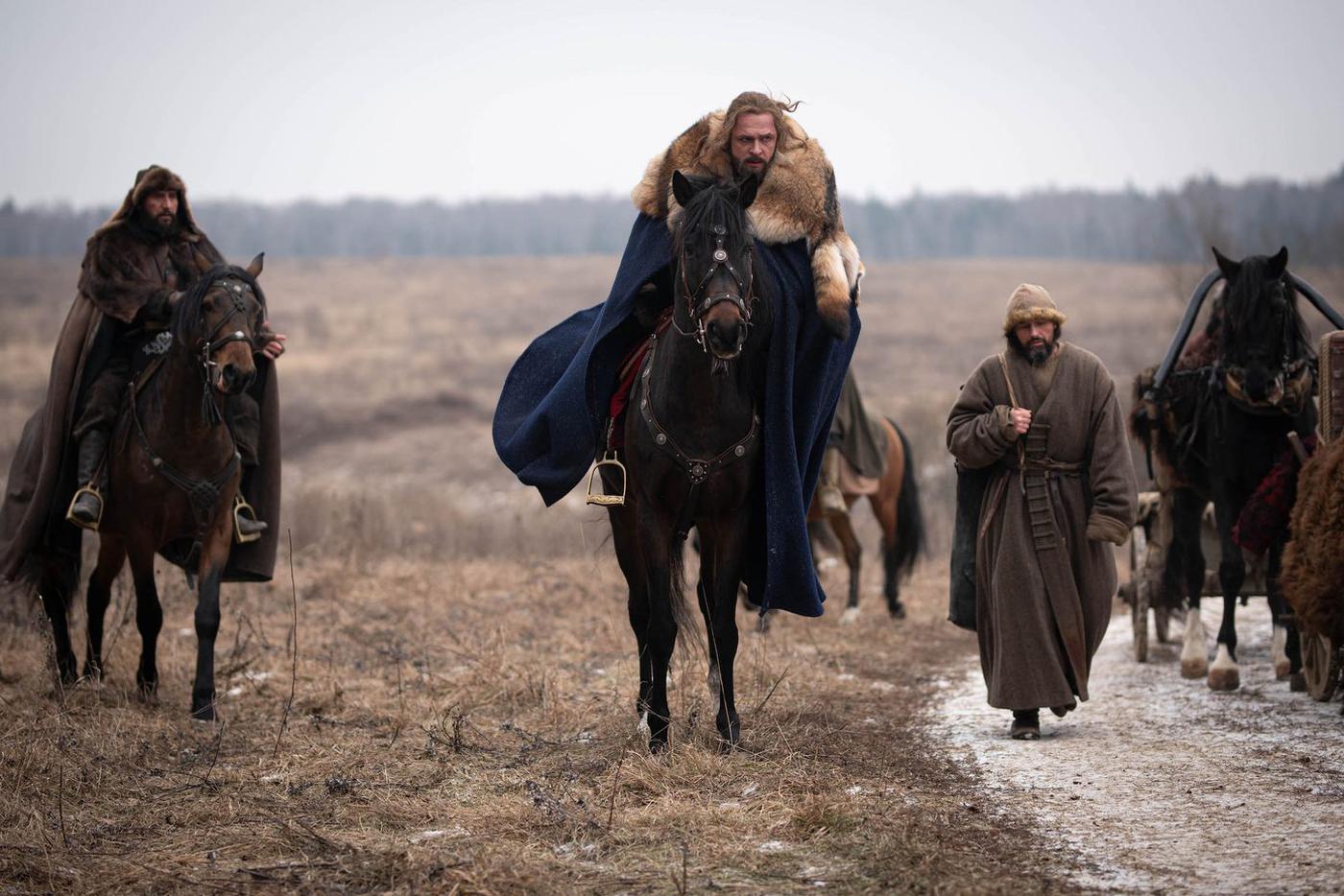 Анлександр Голубев на съёмках поражал всех своим умением держаться в седле.