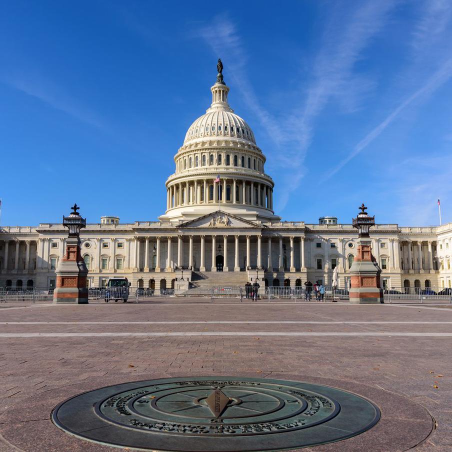 В Конгрессе США заявили о попытках искусственно обострить отношения с Россией. Конгрессвумен Анна Паулина Луна сообщила о, по её мнению, целенаправленной кампании по нагнетанию напряжённости между США и Россией и указала на продолжающиеся контакты по мирным переговорам