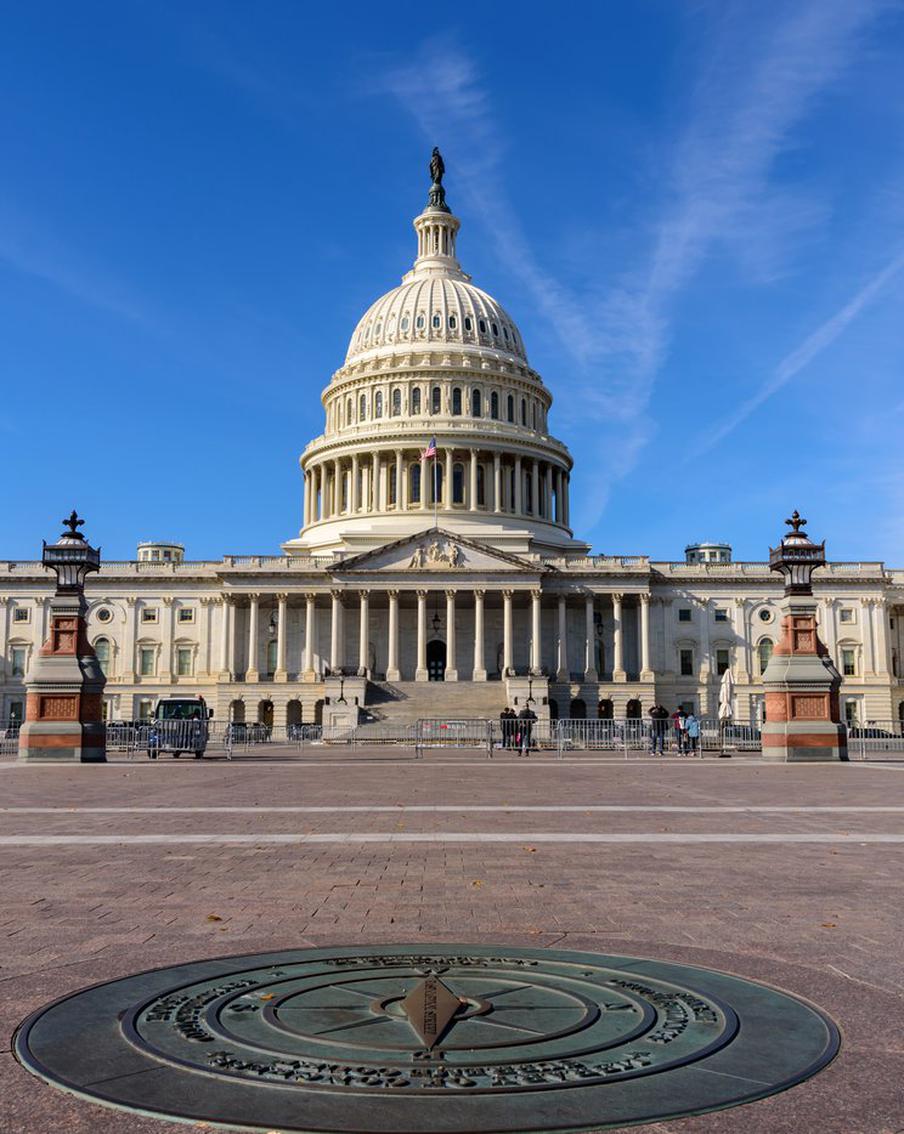 В Конгрессе США заявили о попытках искусственно обострить отношения с Россией. Конгрессвумен Анна Паулина Луна сообщила о, по её мнению, целенаправленной кампании по нагнетанию напряжённости между США и Россией и указала на продолжающиеся контакты по мирным переговорам