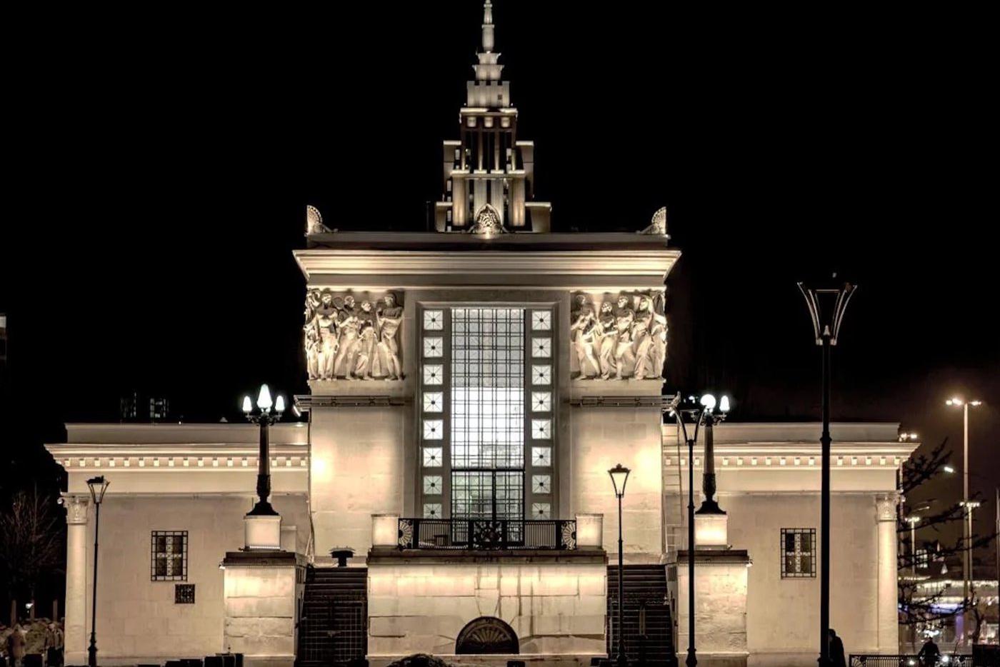 Вестибюли станций столичного метро становятся ярче и выразительнее