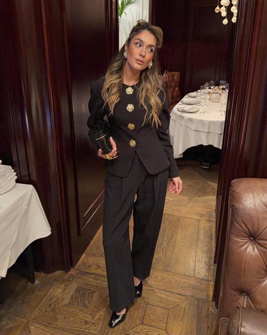 Жакет по фигуре – беспроигрышный вариант на любой выход.