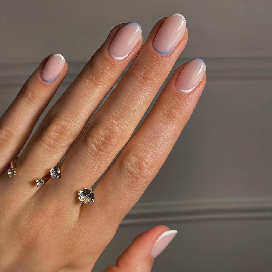 "Облачный френч" и "мыльные ногти": тренды маникюра, которые стоит попробовать