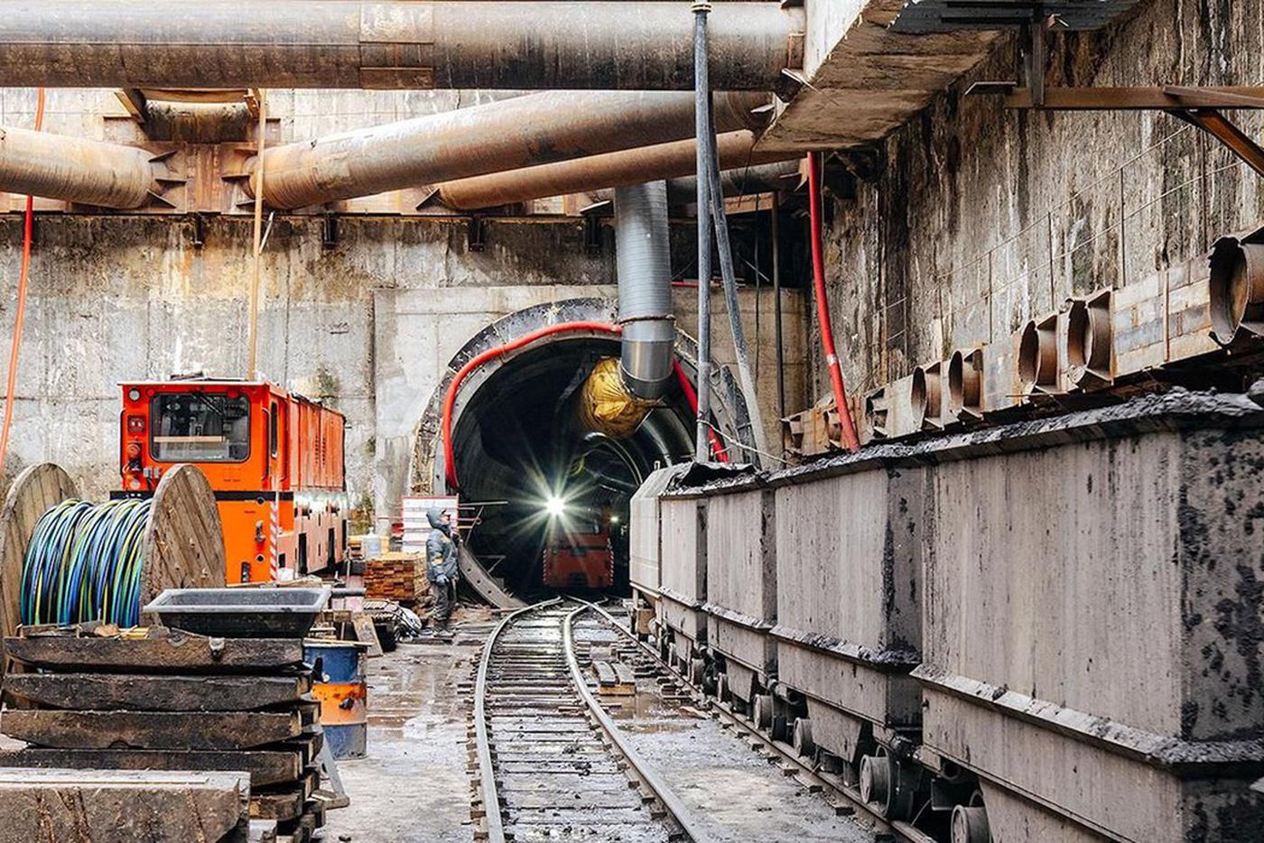 Владимир Ефимов: технологию "стена в грунте" применяют при строительстве станции метро "Луганская"
