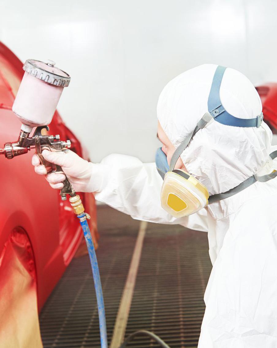 Автомаляры вышли в лидеры по зарплатам среди рабочих профессий. В 2026 году самой высокооплачиваемой рабочей специальностью в России стали автомаляры. Средний уровень дохода таких специалистов заметно вырос и превысил 180 тысяч рублей в месяц