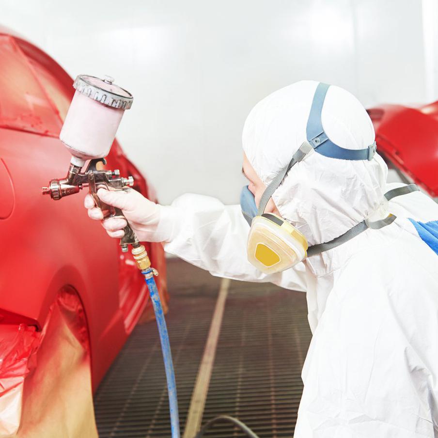 Автомаляры вышли в лидеры по зарплатам среди рабочих профессий. В 2026 году самой высокооплачиваемой рабочей специальностью в России стали автомаляры. Средний уровень дохода таких специалистов заметно вырос и превысил 180 тысяч рублей в месяц