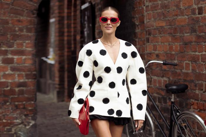 Как носить горошек в этом сезоне: тренды, образы и советы стилиста