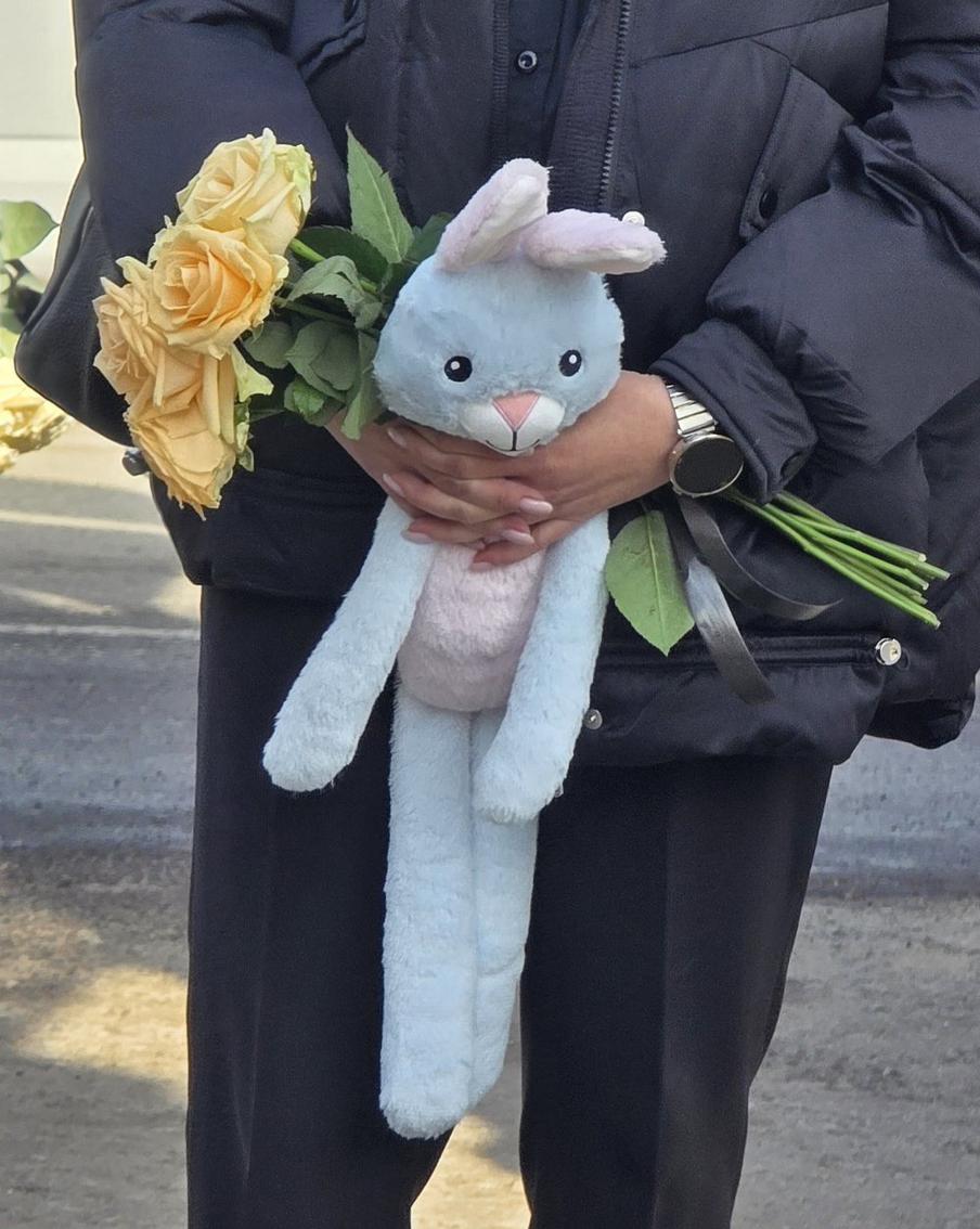 Многие принесли на панихиду по Алине игрушки.