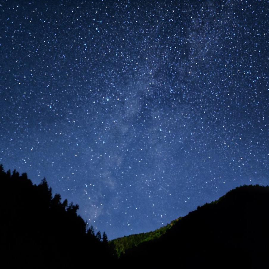 Сегодня наступит астрономическая весна: день сравняется с ночью. Вечером 20 марта Солнце пересечёт небесный экватор, и в Северном полушарии официально начнётся весна. В Московском планетарии назвали точное время равноденствия – 17:46 мск