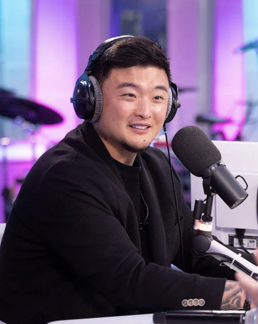 TSOY: "Хорошо, что не курьер". Певец рассказал о своих неоднозначных ролях