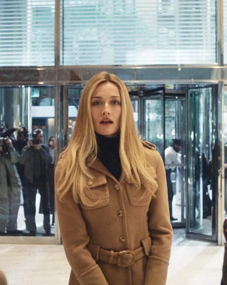 Стиль Кэролин Бессетт-Кеннеди в сериале Love Story: минимализм вместо роскоши