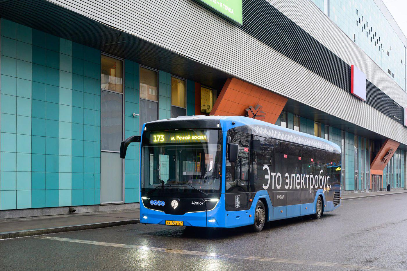 6 современных электробусов вышли на маршрут 214 на востоке Москвы