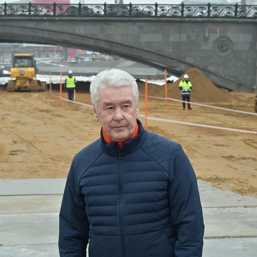 Мэр Москвы сообщил о 54-м уничтоженном беспилотнике, летевшем к Москве. Система противовоздушной обороны столицы успешно справилась с очередной попыткой атаки беспилотных летательных аппаратов (БПЛА). Как сообщил мэр Москвы Сергей Собянин в своём официальном канале связи, на подлёте к городу было сбито уже 54 вражеских беспилотника