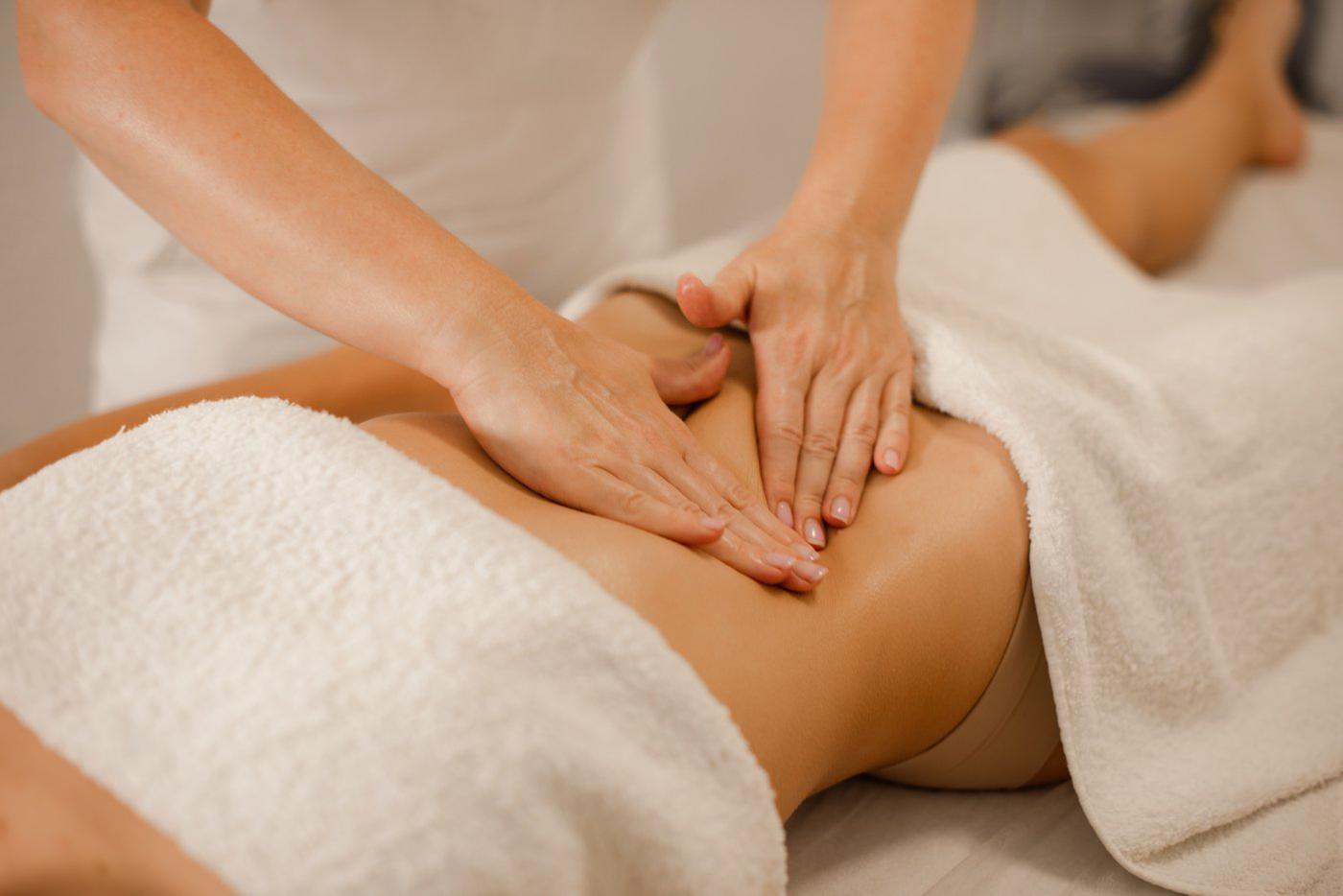 Массаж не способен сжигать жир на теле, тем более локально.